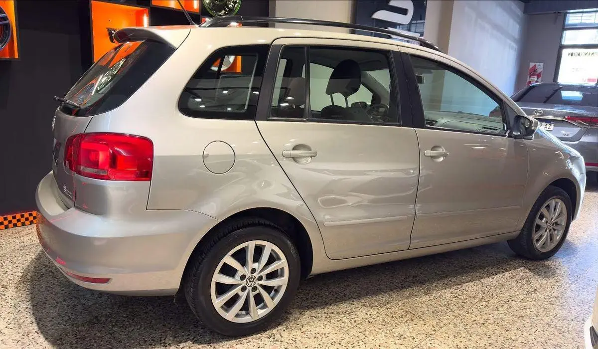 Volkswagen Suran 1.6 Trendline    L/14  2013 - foto 5