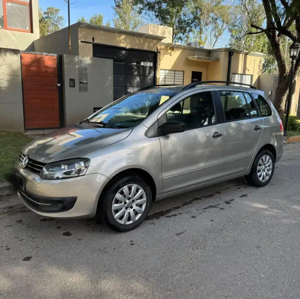 Volkswagen Suran 1.6 Comfortline  L/15  2014 - foto 1