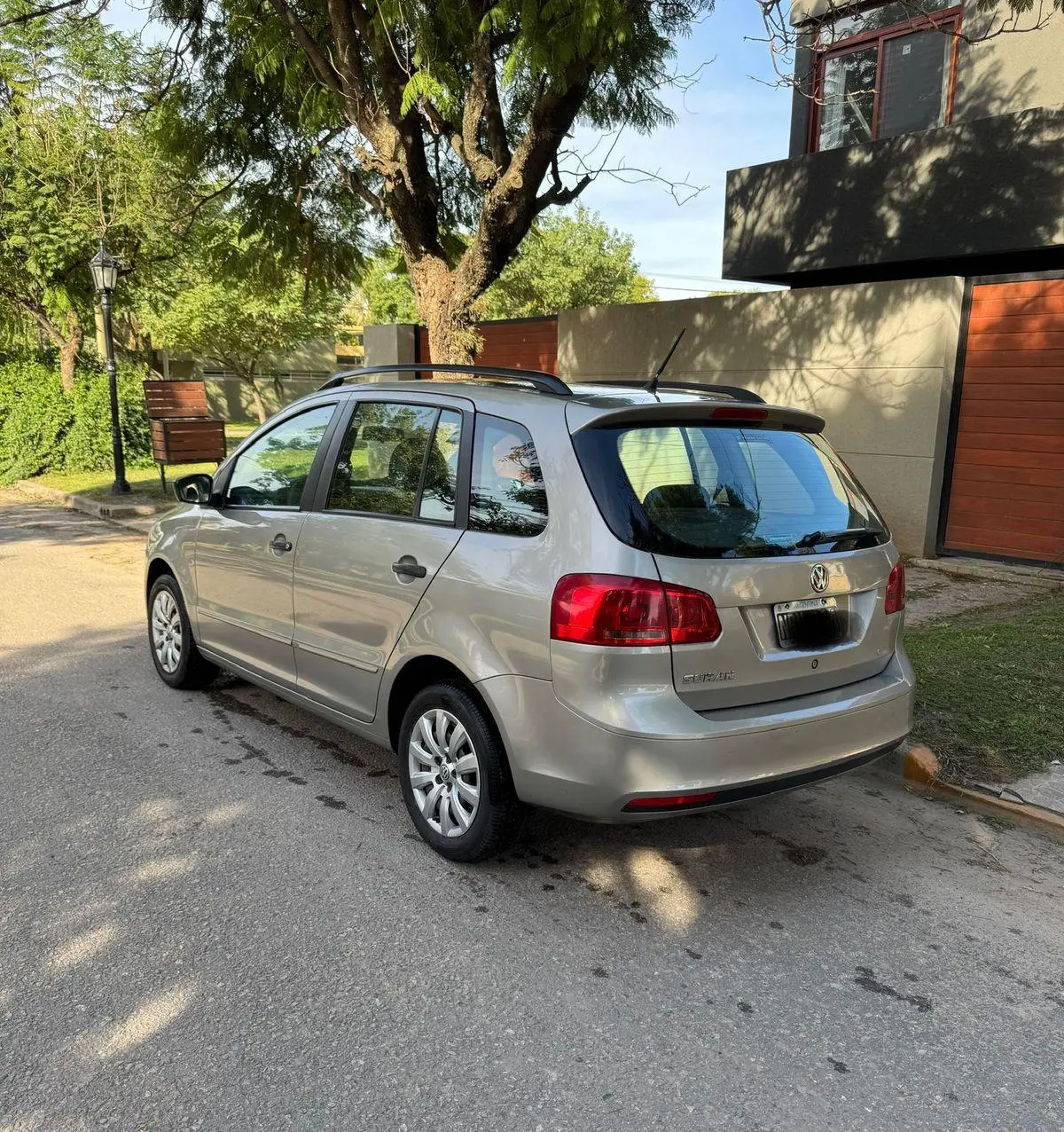 Volkswagen Suran 1.6 Comfortline  L/15  2014 - foto 2