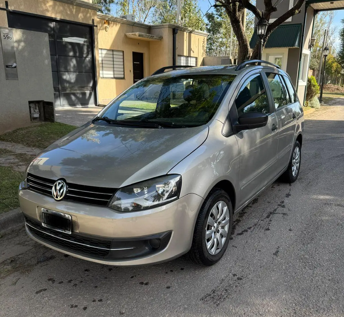 Volkswagen Suran 1.6 Comfortline  L/15  2014 - foto 4
