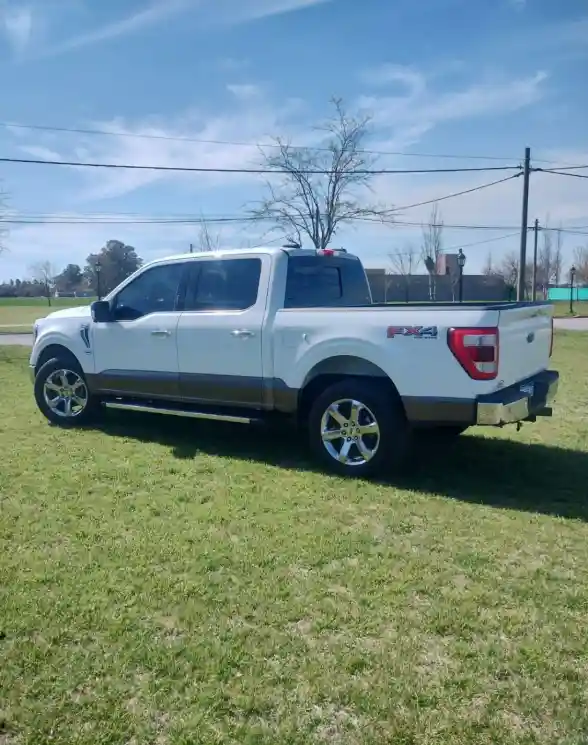 Ford F-150 5.0 Lariat Luxury Aut 4X4  2022 - foto 4