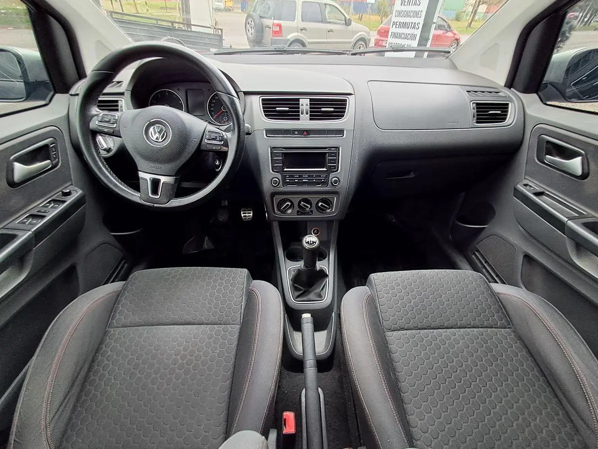 Volkswagen Suran Cross 1.6 Highline L/14  2014 - foto 3