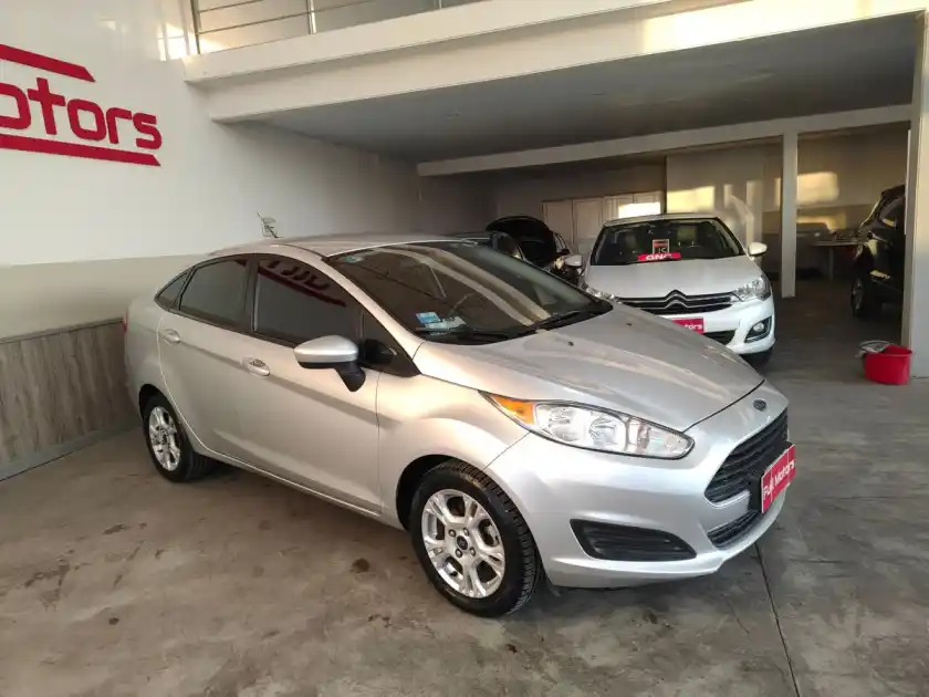 Ford Fiesta  1.6 4P S Plus         (Kd)  2014 - foto 2