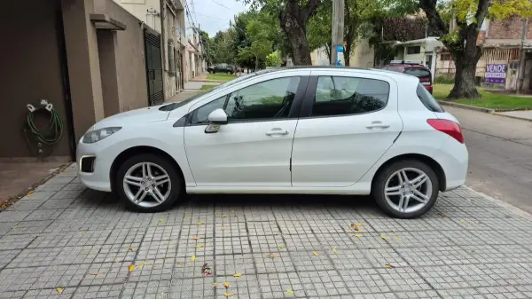 Peugeot 308 1.6  Hdi Feline  2014 - foto 1