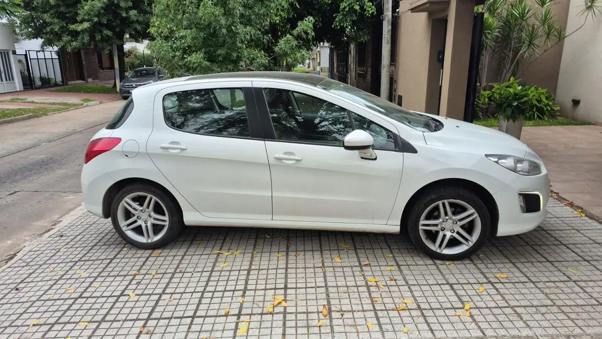 Peugeot 308 1.6  Hdi Feline  2014 - foto 2