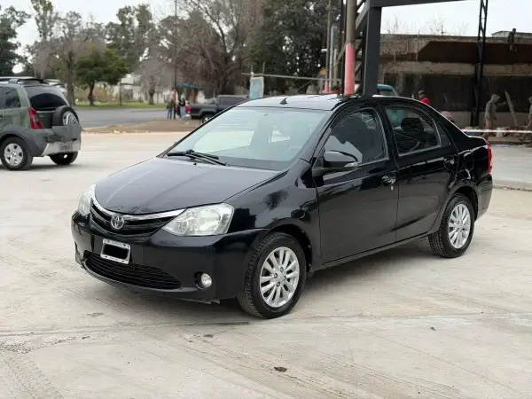 TOYOTA ETIOS 1.5 4 PTAS XLS 2014 - foto 1