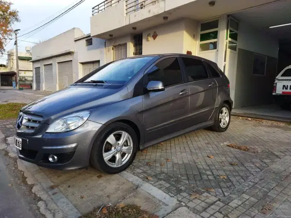 Mercedes Benz B 180 Aut  2010 - foto 1