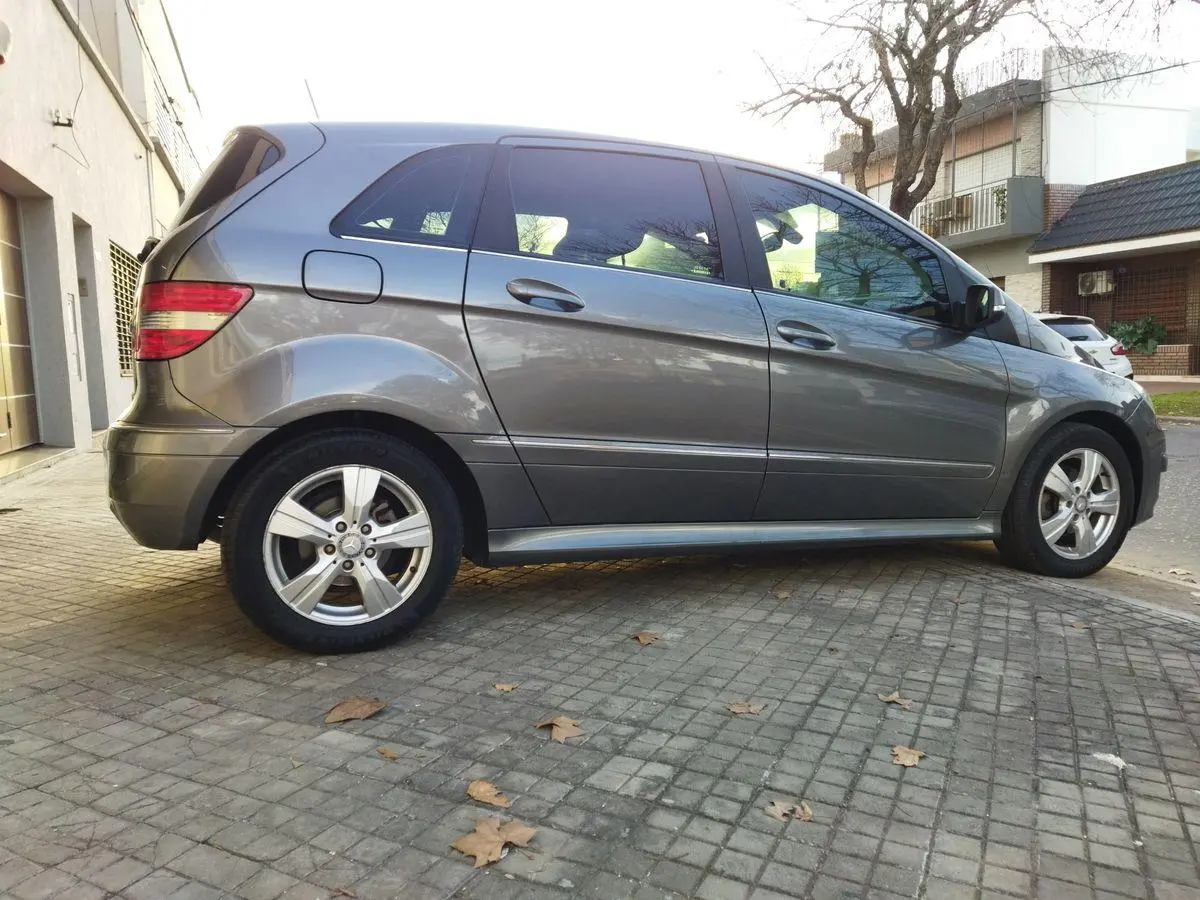 Mercedes Benz B 180 Aut  2010 - foto 3
