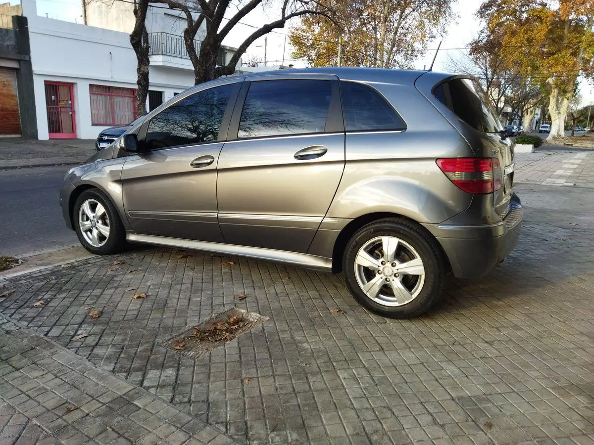 Mercedes Benz B 180 Aut  2010 - foto 4