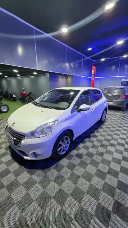 Peugeot 208 1.5 5P Allure Nav Touch  2014 - foto 2