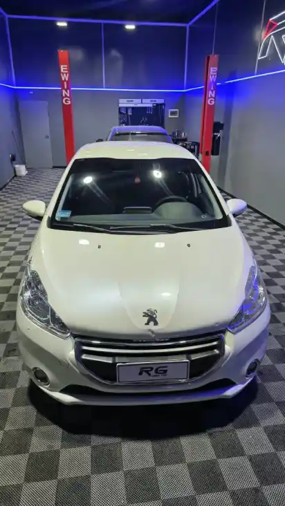 Peugeot 208 1.5 5P Allure Nav Touch  2014 - foto 3