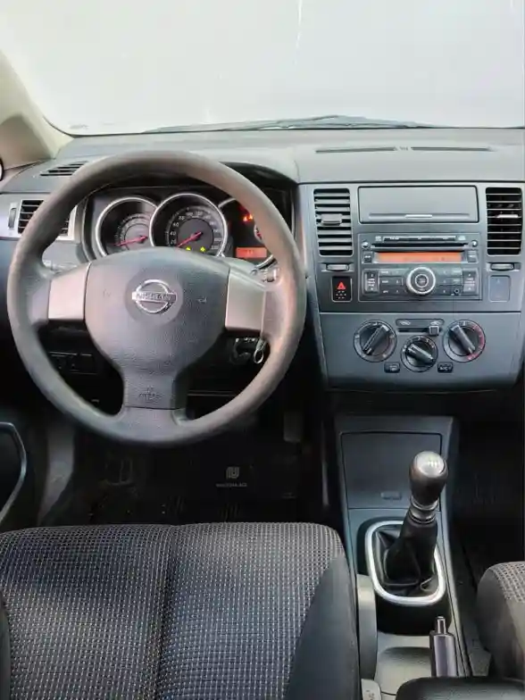 Nissan Tiida   1.8 5 Ptas Acenta  2012 - foto 3