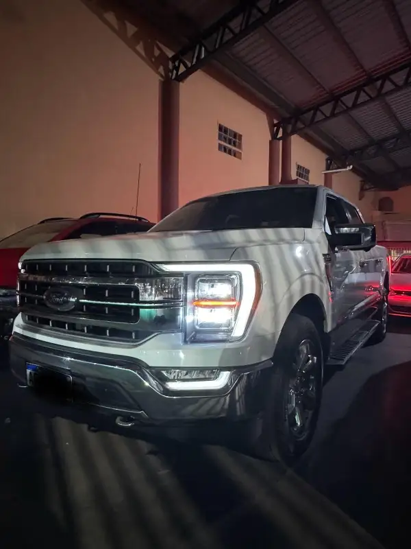 Ford F-150 5.0 Lariat Luxury Aut 4X4  2022 - foto 1