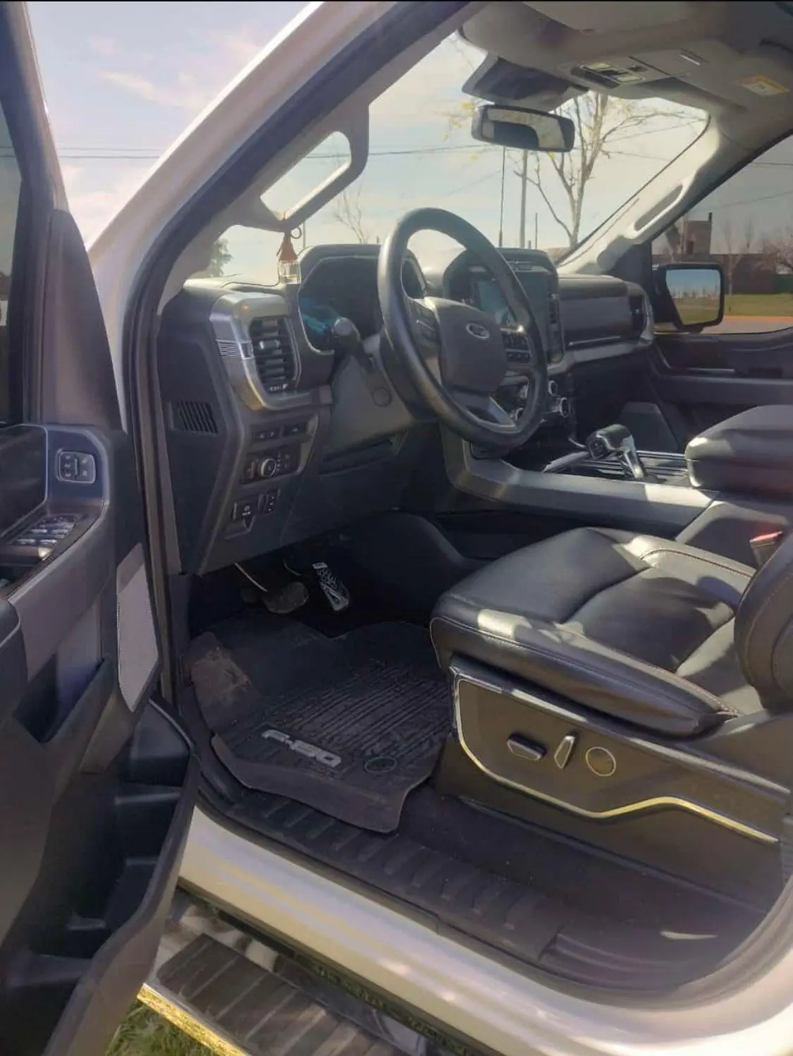 Ford F-150 5.0 Lariat Luxury Aut 4X4  2022 - foto 5