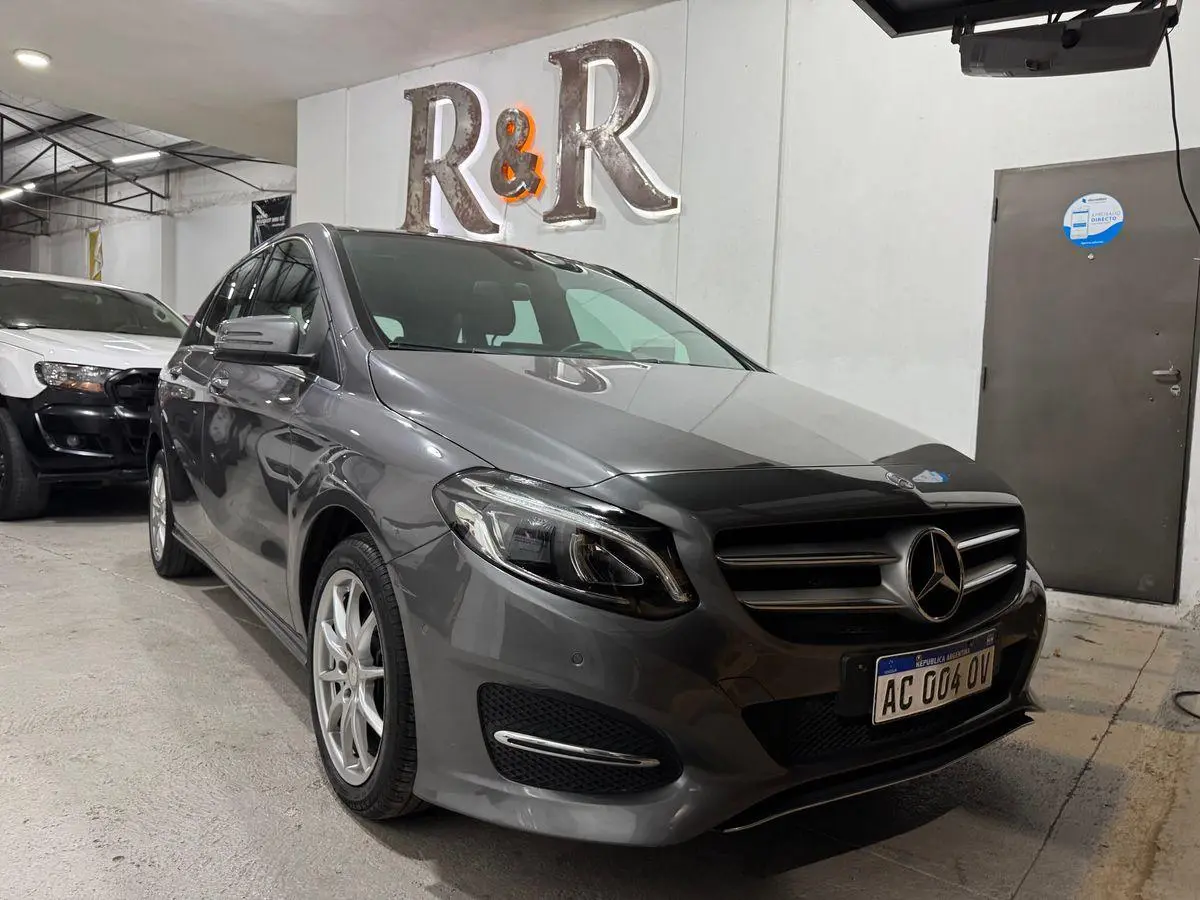 Mercedes Benz B 200 Edition Urban Aut  2017 - foto 4