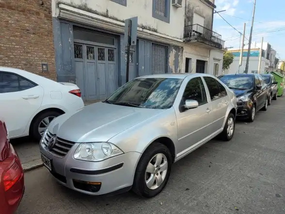 Volkswagen Bora 2.0 Mpi Trendline L/07  2011 - foto 1