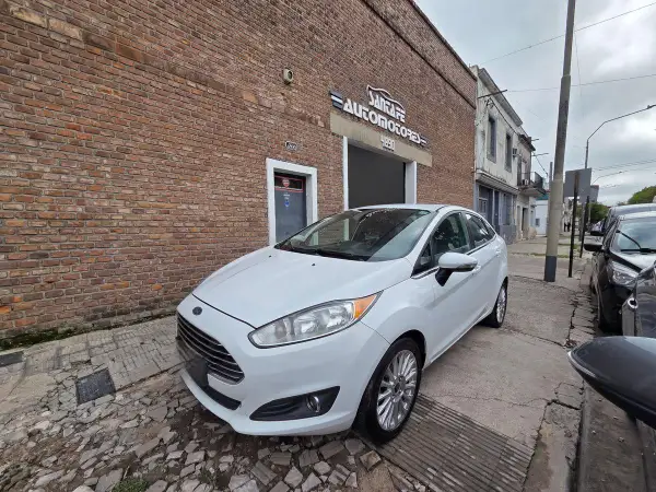 Ford Fiesta  1.6 4P Titanium       (Kd)  2014 - foto 1