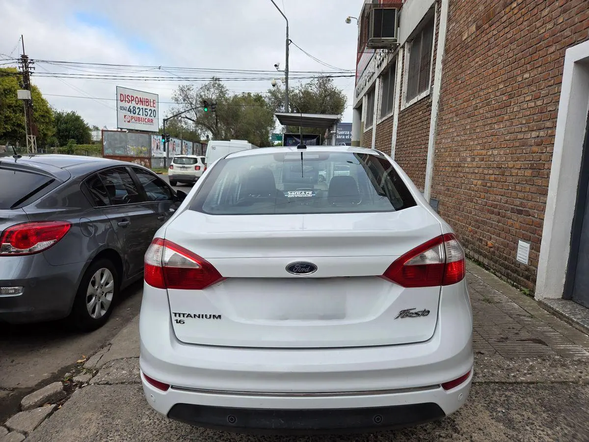 Ford Fiesta  1.6 4P Titanium       (Kd)  2014 - foto 4