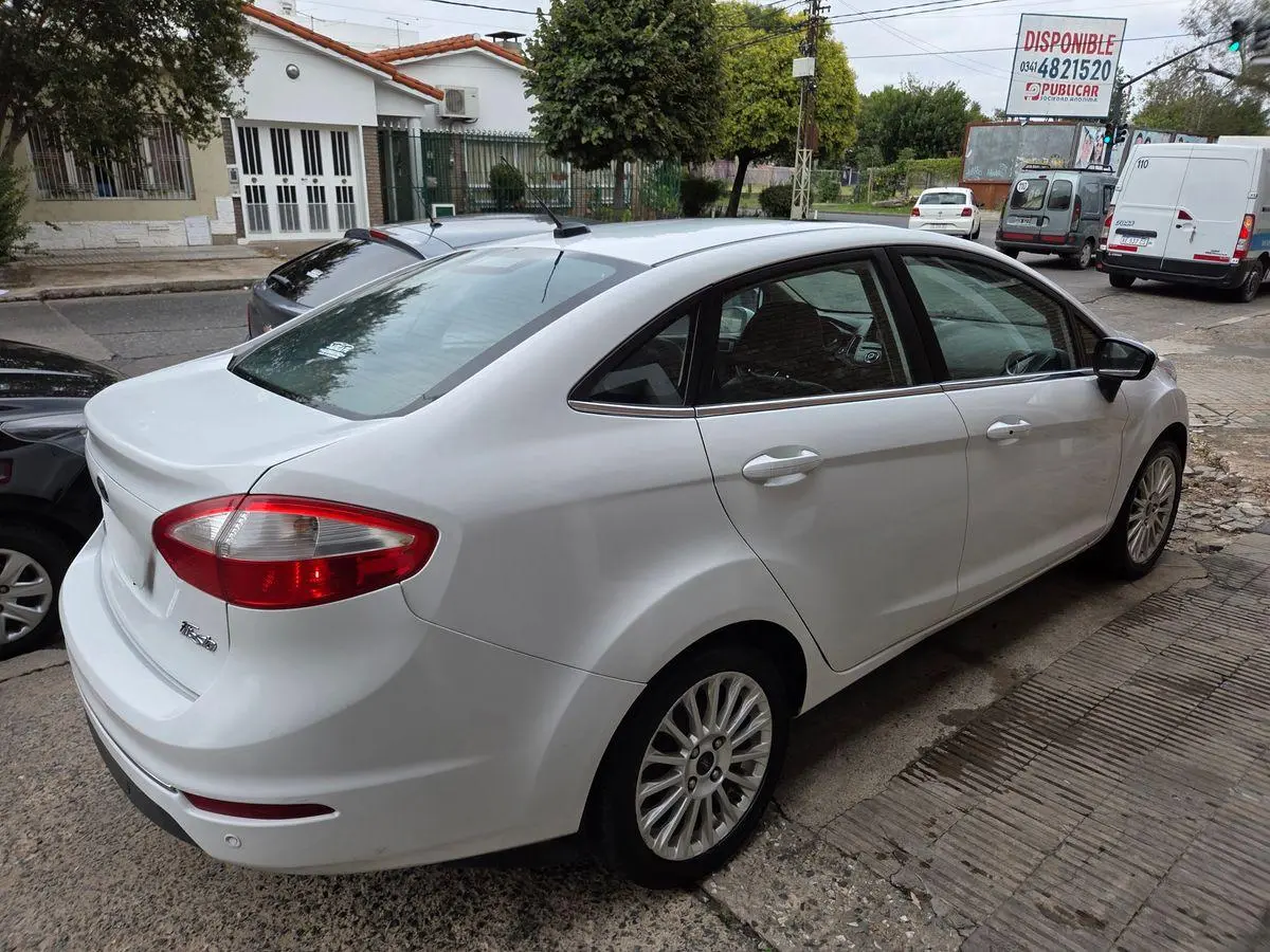 Ford Fiesta  1.6 4P Titanium       (Kd)  2014 - foto 5