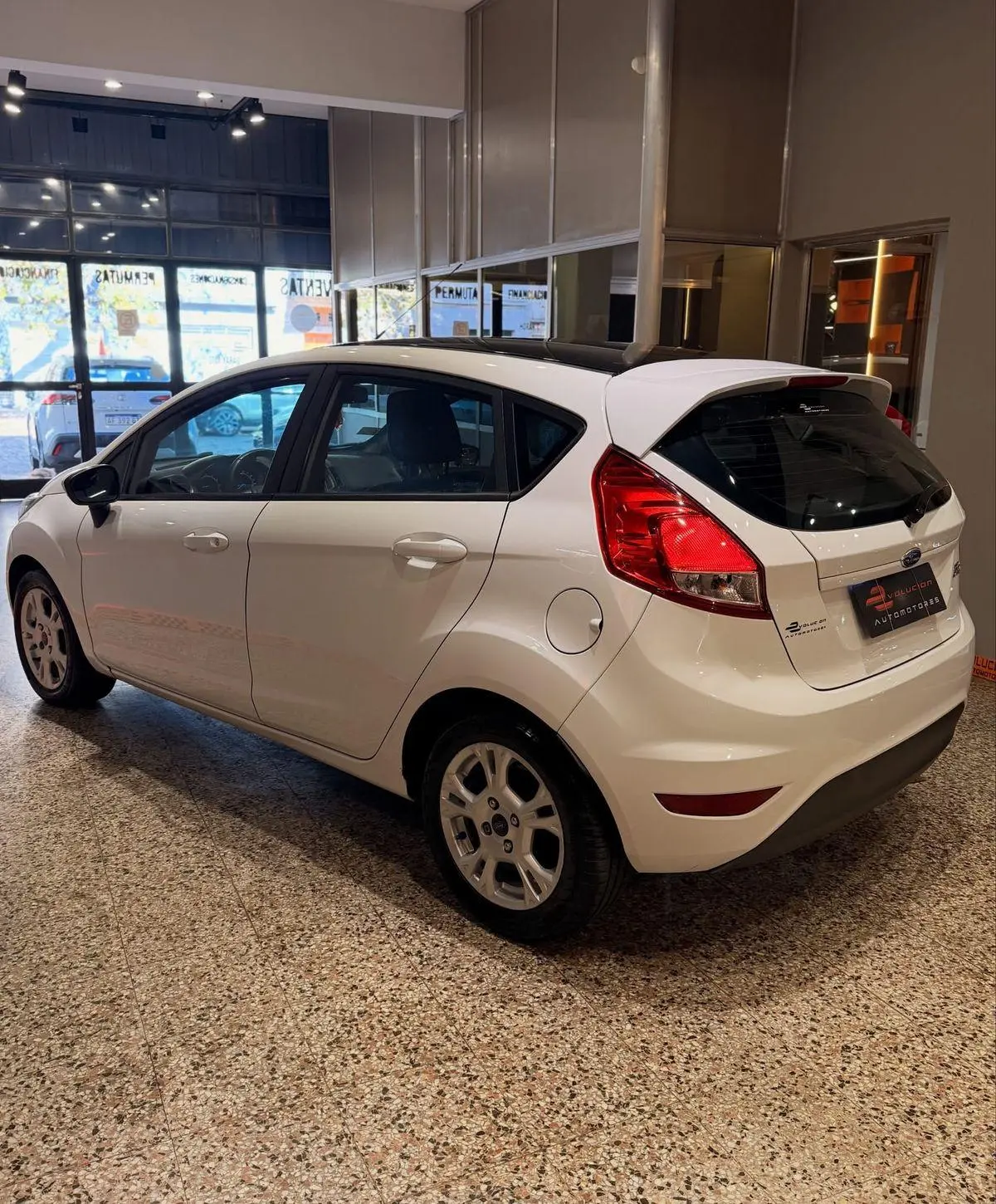 Ford Fiesta  1.6 5P S  Plus        (Kd)  2015 - foto 4