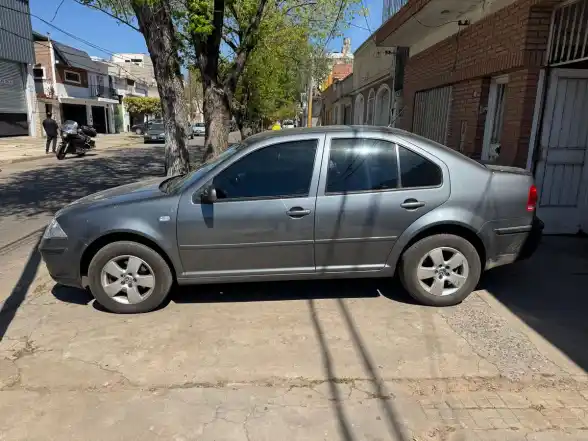Volkswagen Bora 2.0 Mpi Trendline L/07 Tipt.  2014 - foto 2