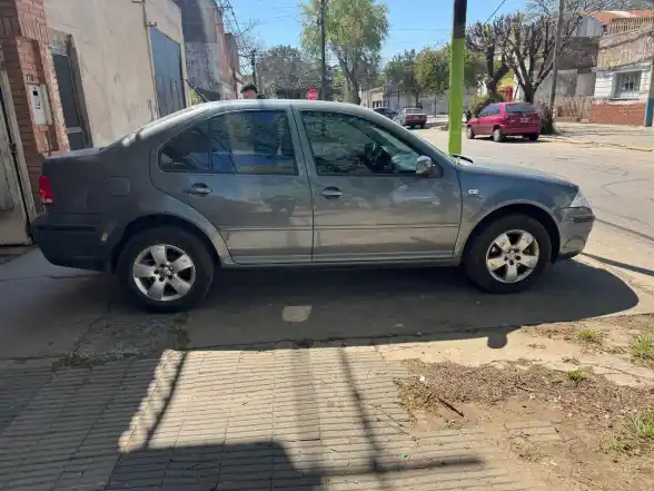 Volkswagen Bora 2.0 Mpi Trendline L/07 Tipt.  2014 - foto 4