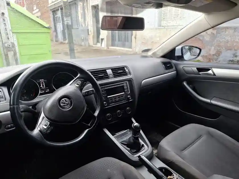 Volkswagen Vento  2.0  8V Advance        L/15  2015 - foto 2
