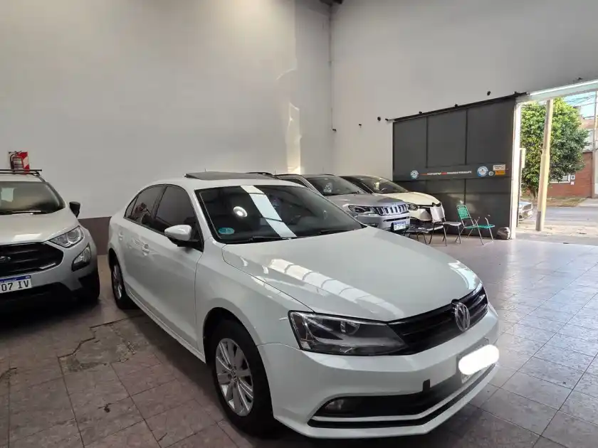 Volkswagen Vento  2.0  8V Advance        L/15  2015 - foto 4