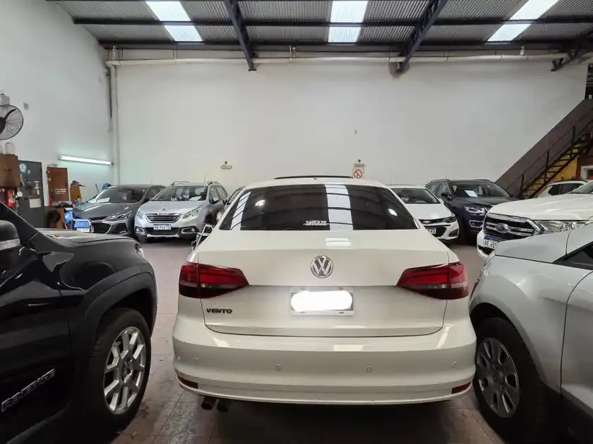 Volkswagen Vento  2.0  8V Advance        L/15  2015 - foto 5