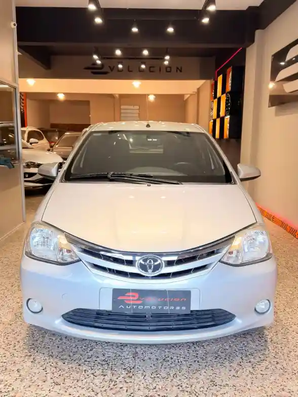 Toyota Etios 1.5 5 Ptas Xls  2014 - foto 2