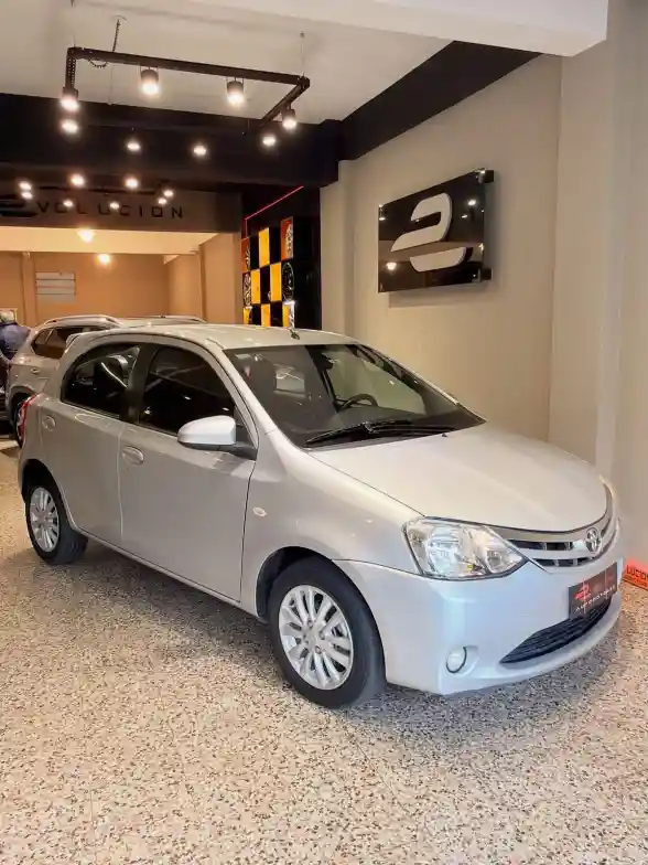 Toyota Etios 1.5 5 Ptas Xls  2014 - foto 3