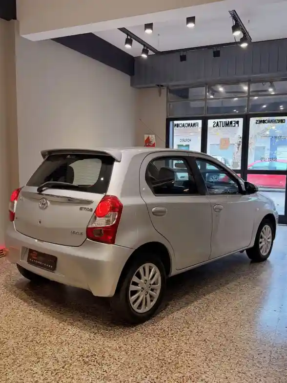 Toyota Etios 1.5 5 Ptas Xls  2014 - foto 4