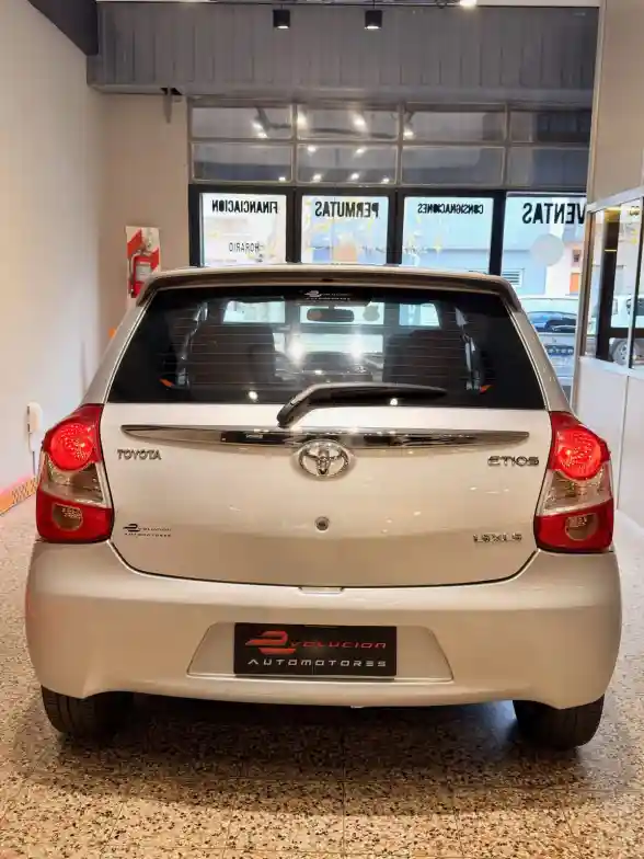 Toyota Etios 1.5 5 Ptas Xls  2014 - foto 5