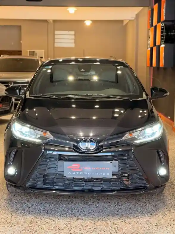 Toyota Yaris 1.5 5 Ptas S Cvt L/22  2024 - foto 3
