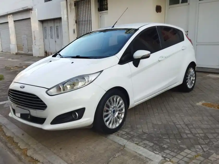 Ford Fiesta  1.6 5P Se             (Kd)  2015 - foto 1