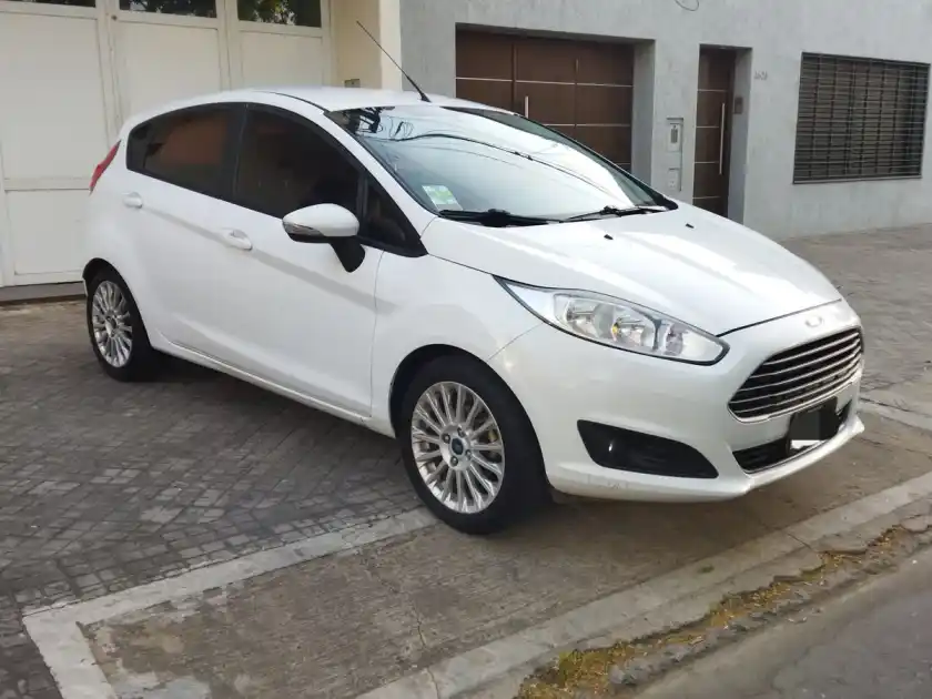 Ford Fiesta  1.6 5P Se             (Kd)  2015 - foto 2