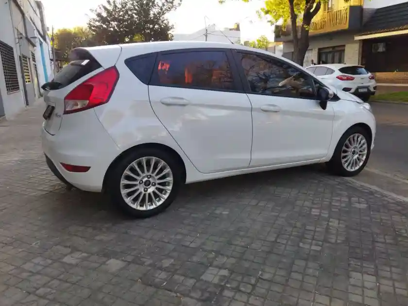 Ford Fiesta  1.6 5P Se             (Kd)  2015 - foto 5