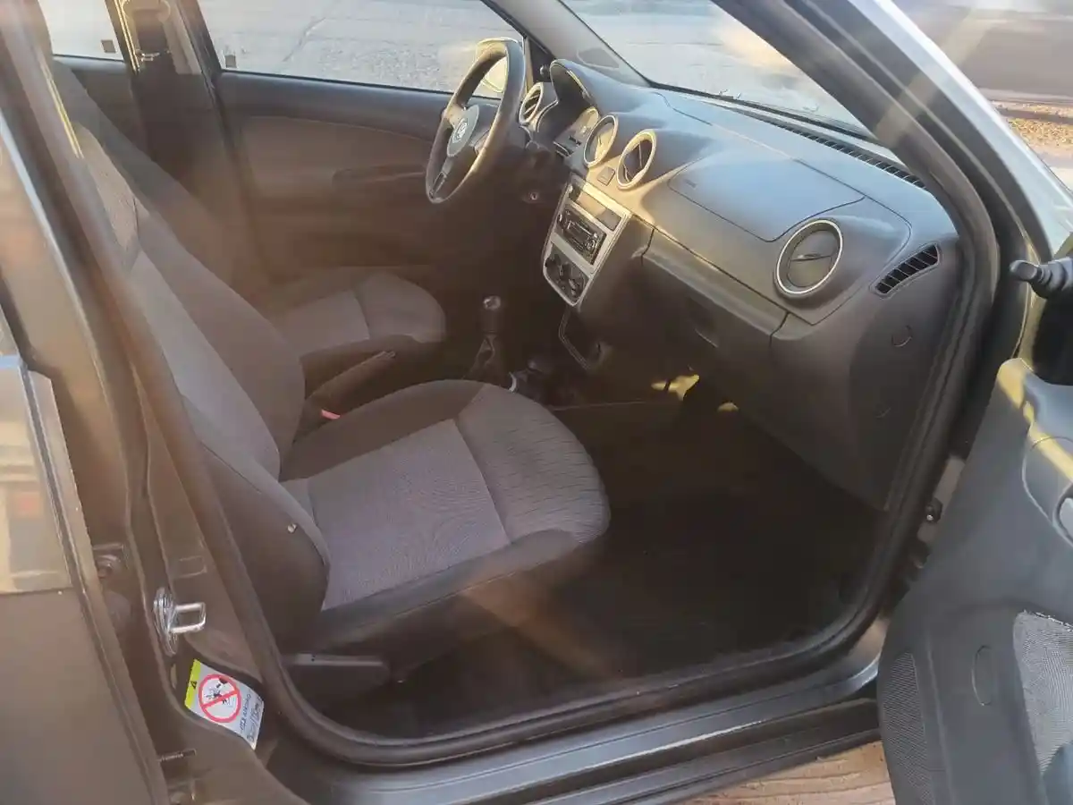 Volkswagen Voyage 1.6 L/13 Comfortline  2014 - foto 3