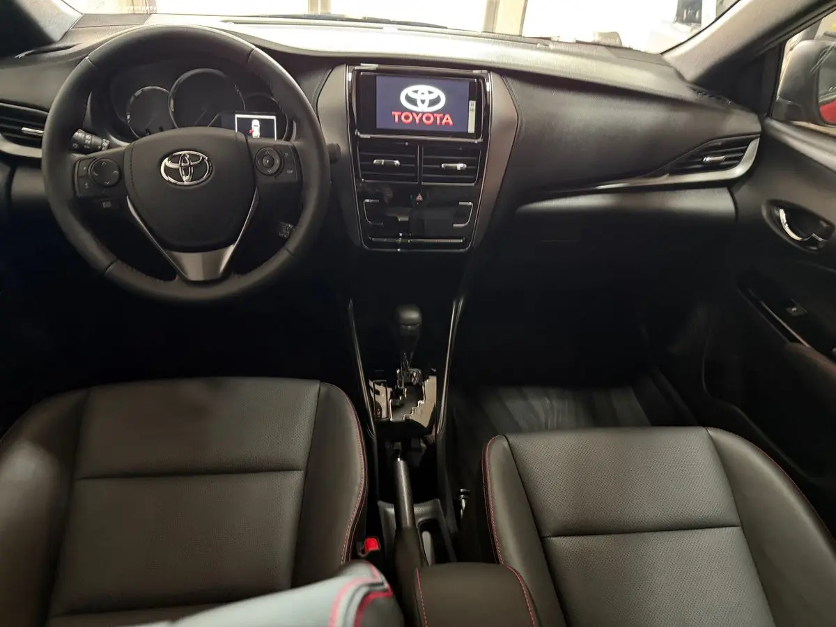 Toyota Yaris 1.5 5 Ptas S Cvt L/22  2025 - foto 4