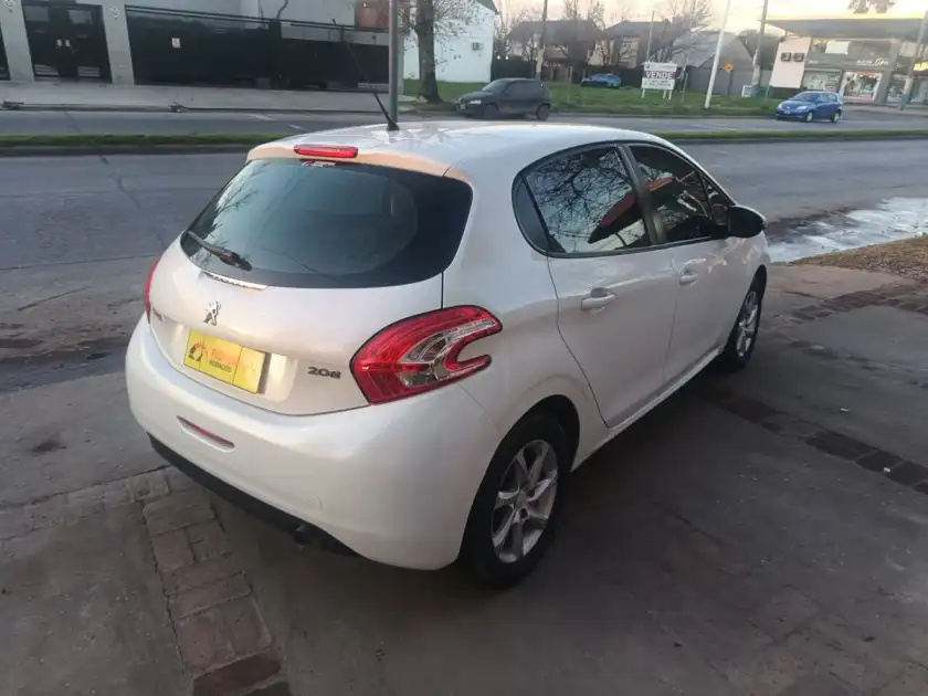 Peugeot 208 1.5 5P Allure  2015 - foto 2