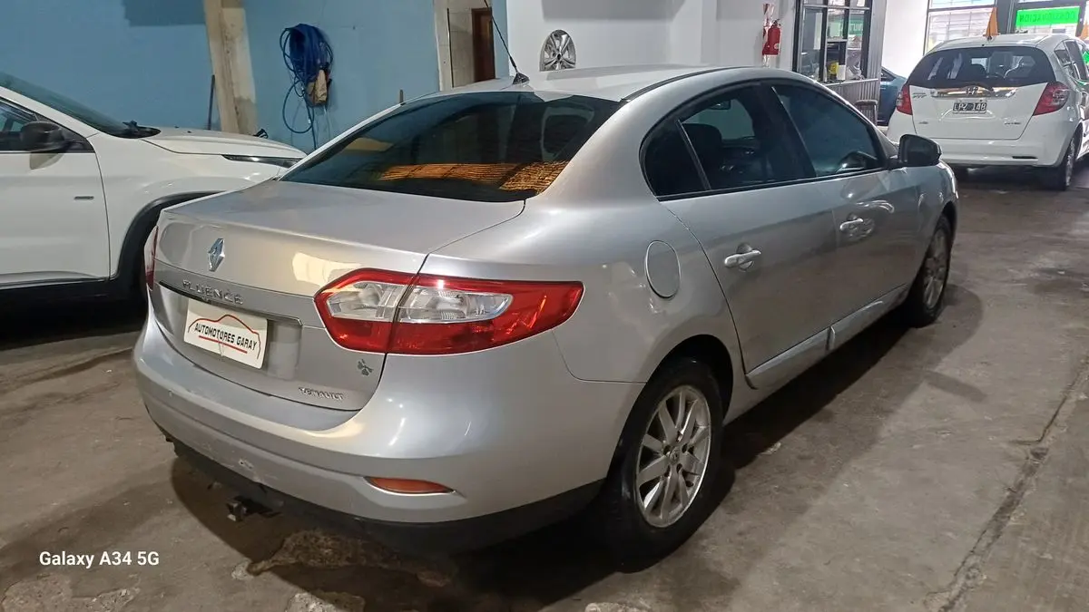 Renault Fluence 2.0  Dynamique  2011 - foto 3