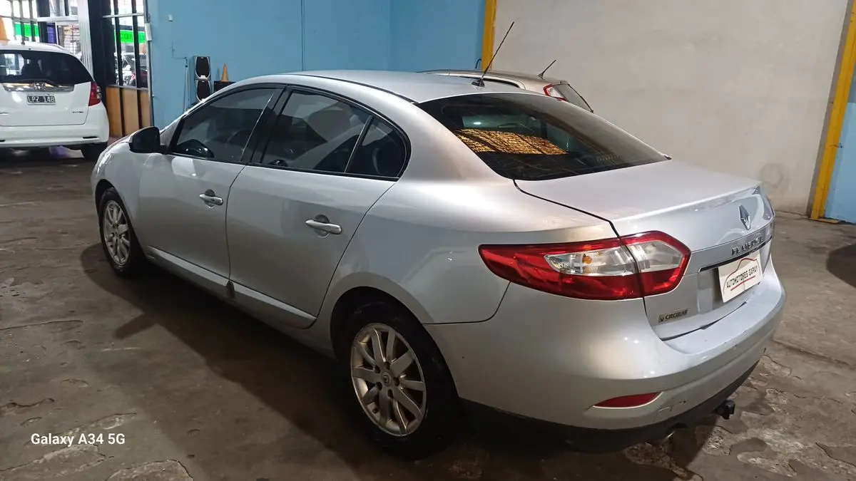 Renault Fluence 2.0  Dynamique  2011 - foto 4