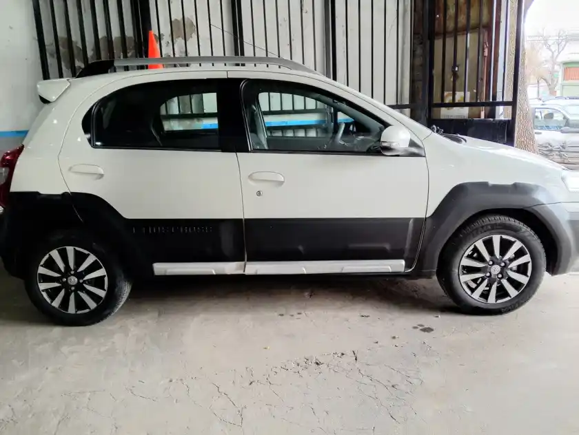 Toyota Etios 1.5 5 Ptas Cross  2016 - foto 1