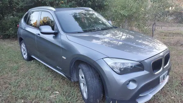 BMW X 1  18 I sDRIVE 2011 - foto 1