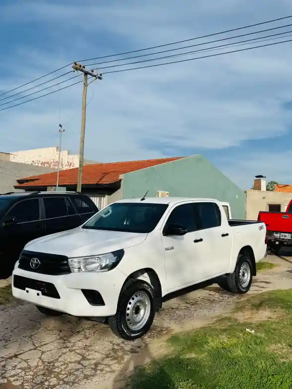 Toyota Hilux L/16 2.4 Dc 4X4 Tdi Dx  2017 - foto 1
