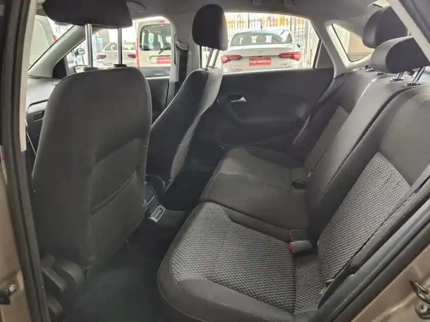 Volkswagen Polo 1.6  L/16 Com. 4 P  2017 - foto 5