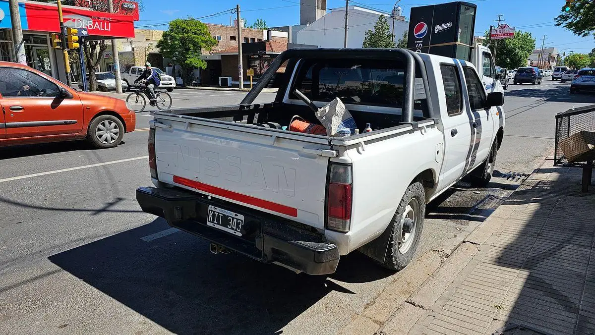 Nissan Pick-Up Frontier L/10 2.5 Np 300 4X2  2011 - foto 2