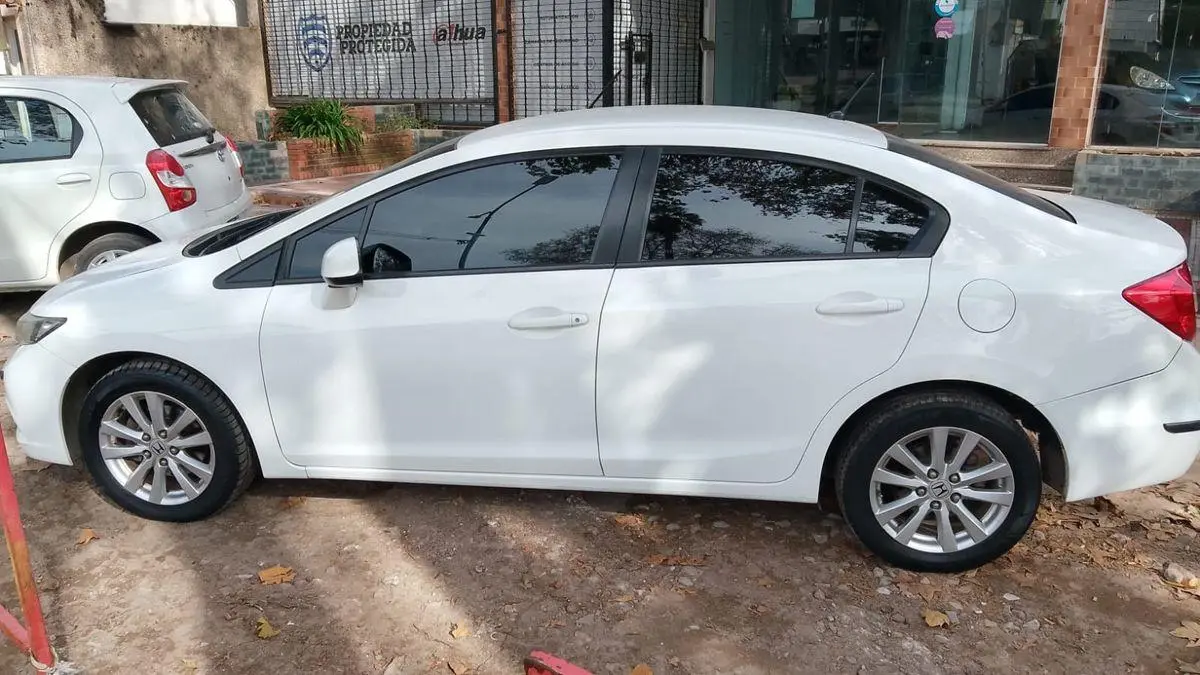 Honda Civic 1.8 Lxs   2012 - foto 2