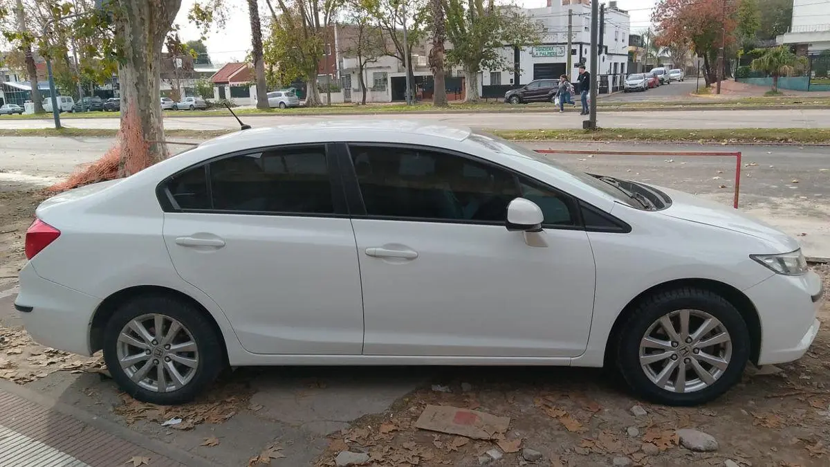 Honda Civic 1.8 Lxs   2012 - foto 4