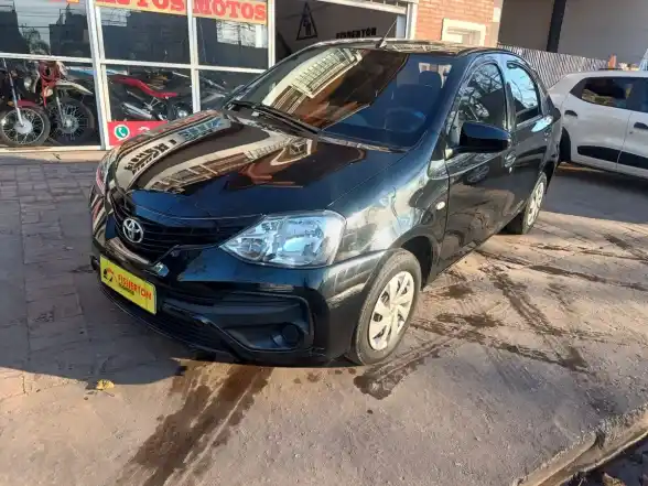 Toyota Etios 1.5 5 Ptas Platinum  2017 - foto 2